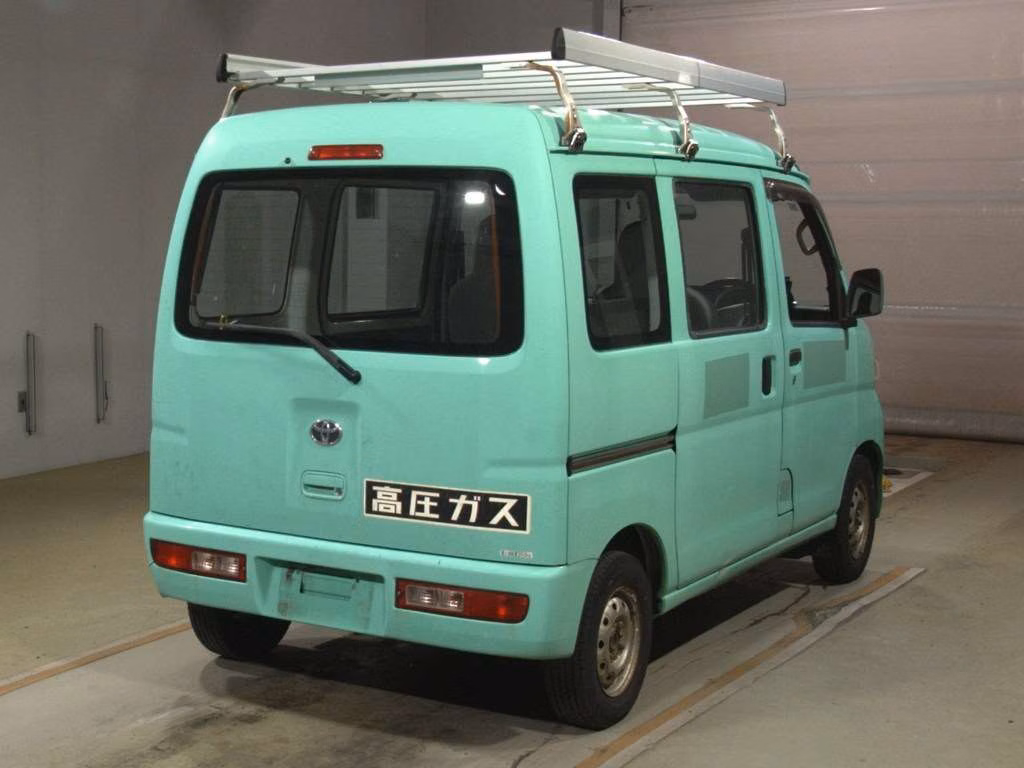 TOYOTA PIXIS VAN