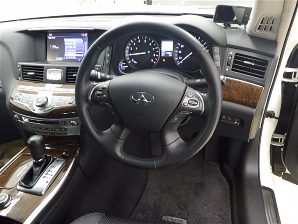 NISSAN FUGA