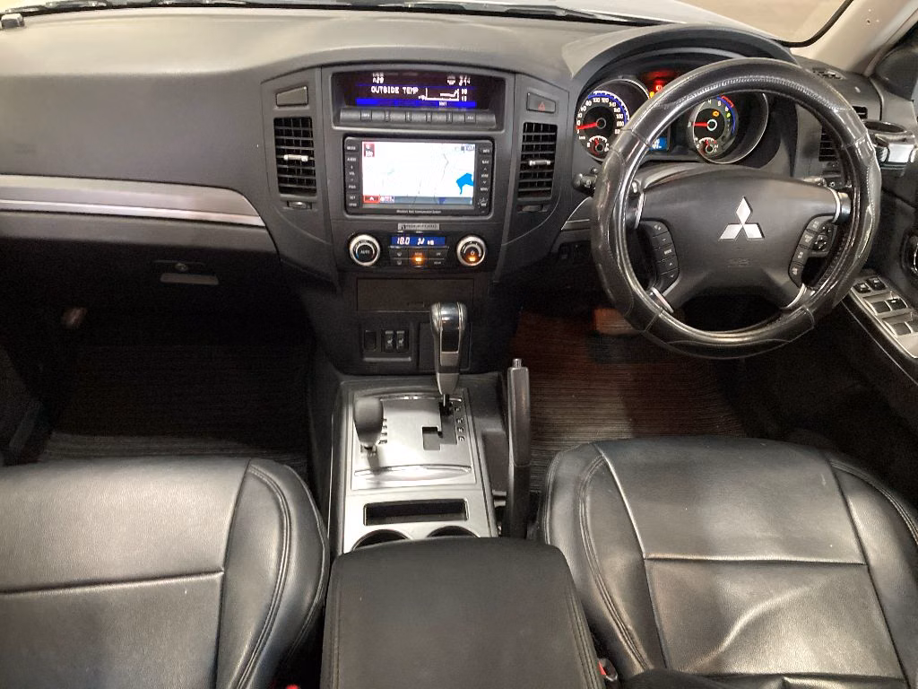 MITSUBISHI PAJERO