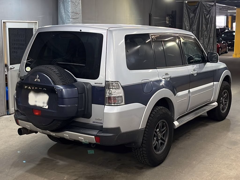 MITSUBISHI PAJERO