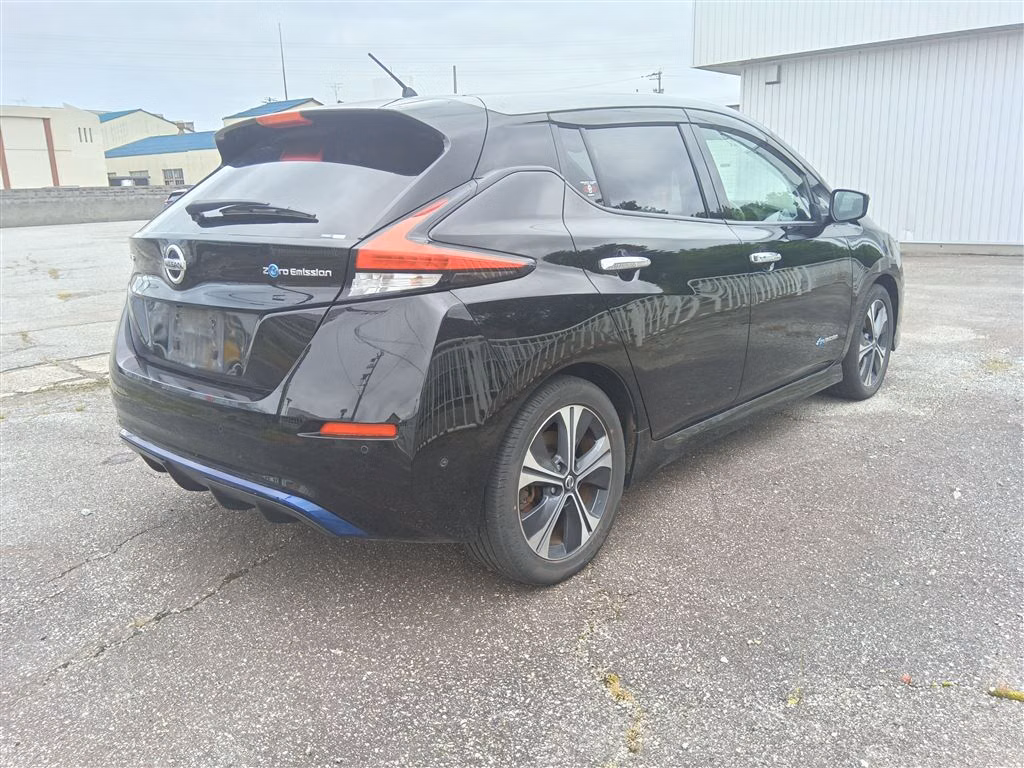NISSAN LEAF
