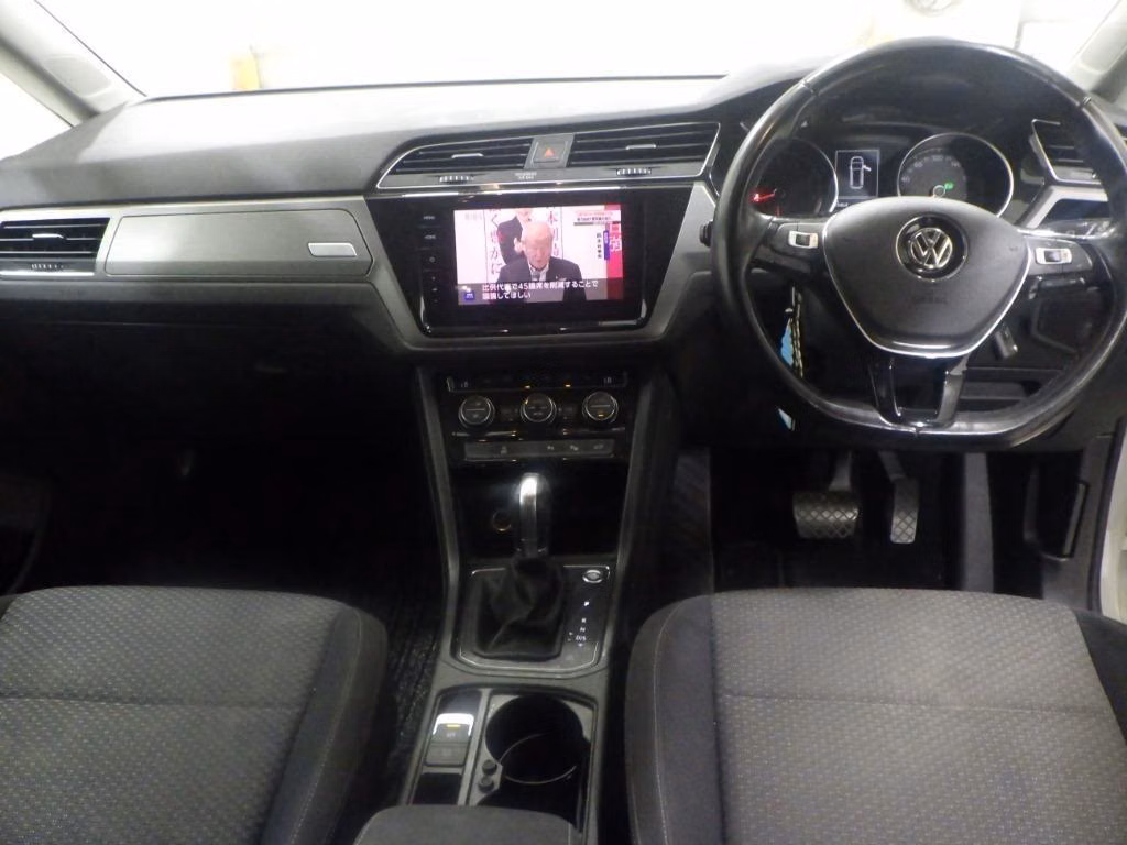 VOLKSWAGEN TOURAN