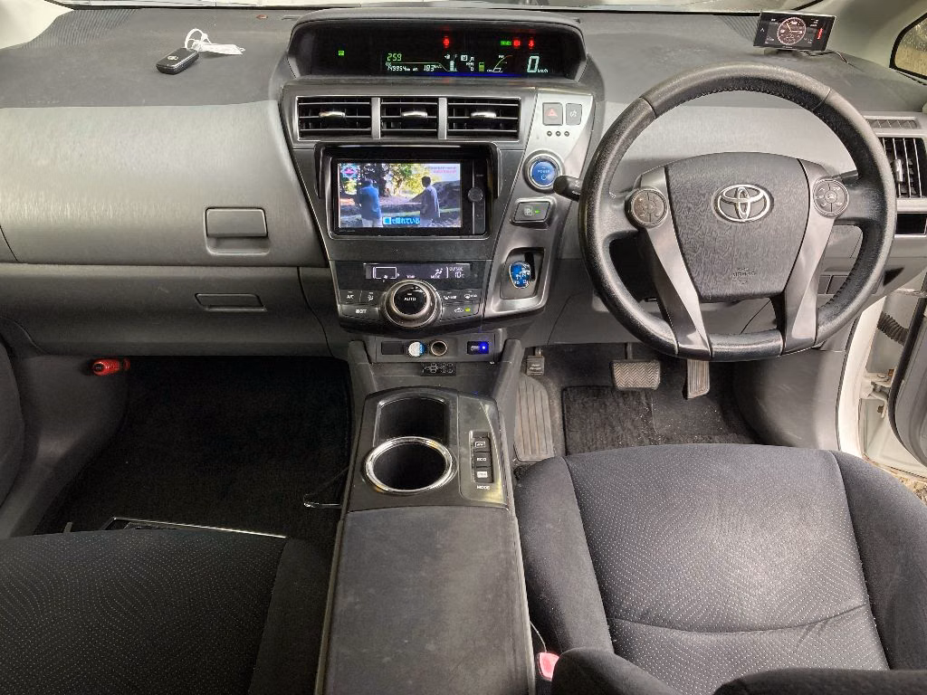 TOYOTA PRIUS ALPHA