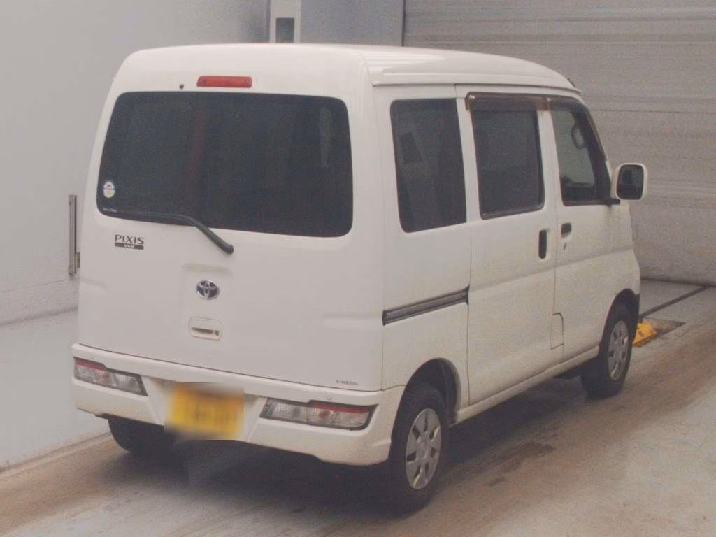 TOYOTA PIXIS VAN