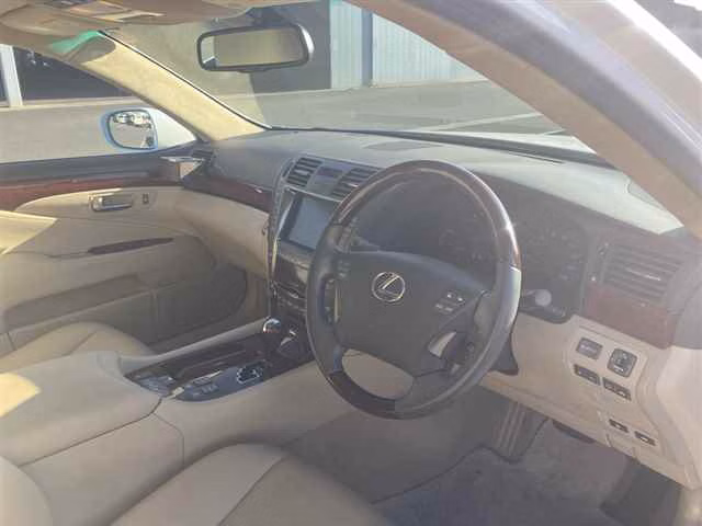 LEXUS LS600H