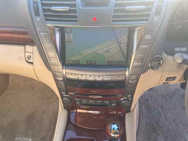 LEXUS LS600H