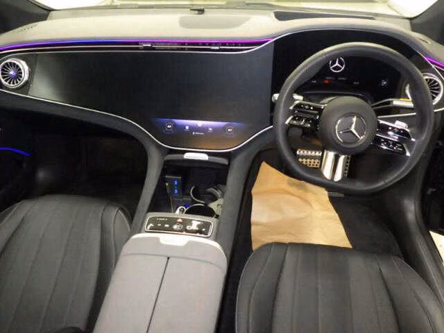 MERCEDES-BENZ EQS