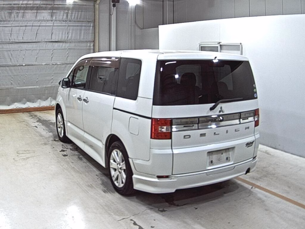 MITSUBISHI DELICA D:5