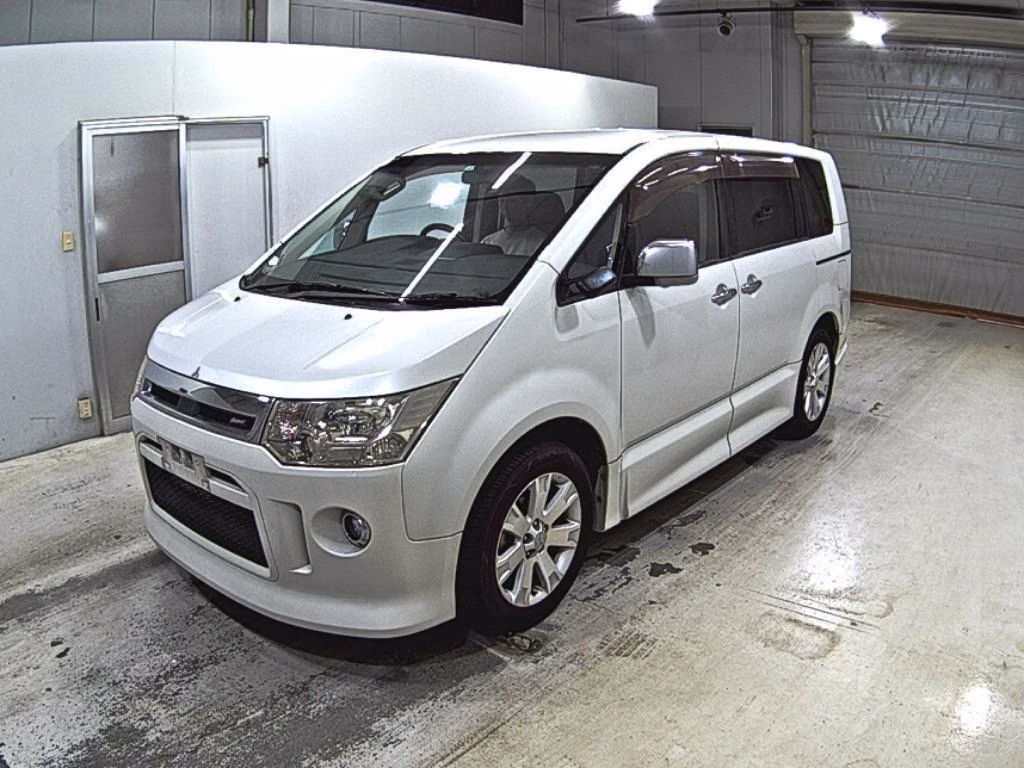 MITSUBISHI DELICA D:5