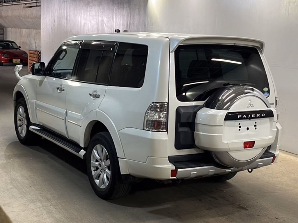 MITSUBISHI PAJERO