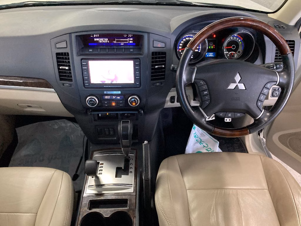 MITSUBISHI PAJERO