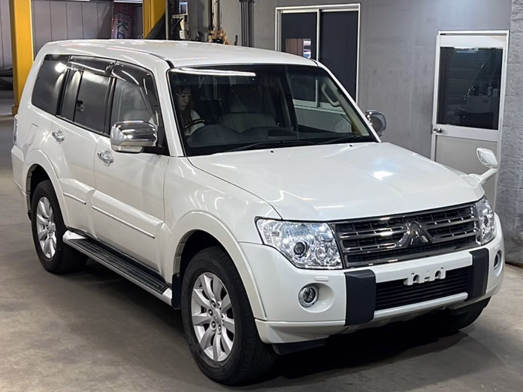 MITSUBISHI PAJERO
