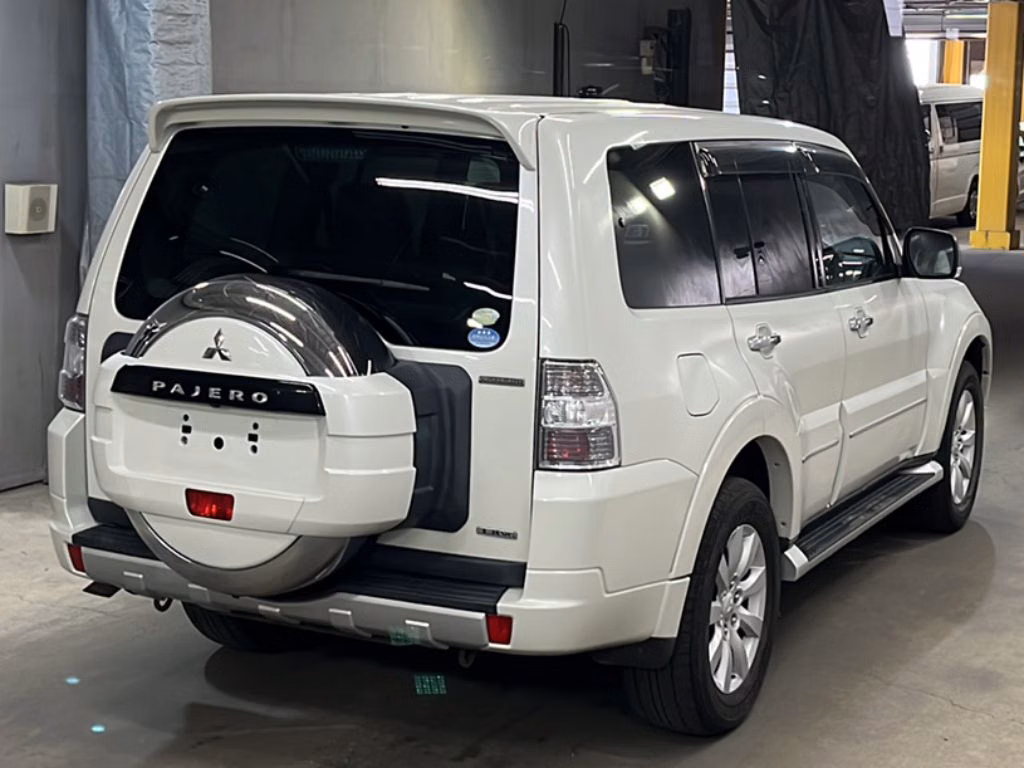 MITSUBISHI PAJERO