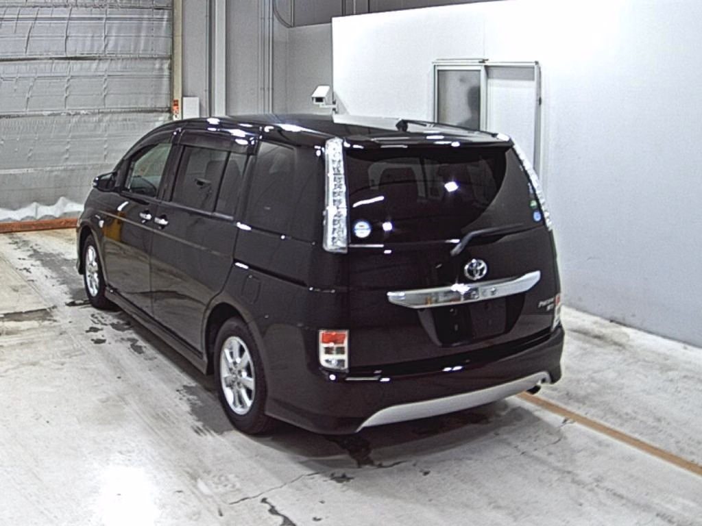 TOYOTA ISIS