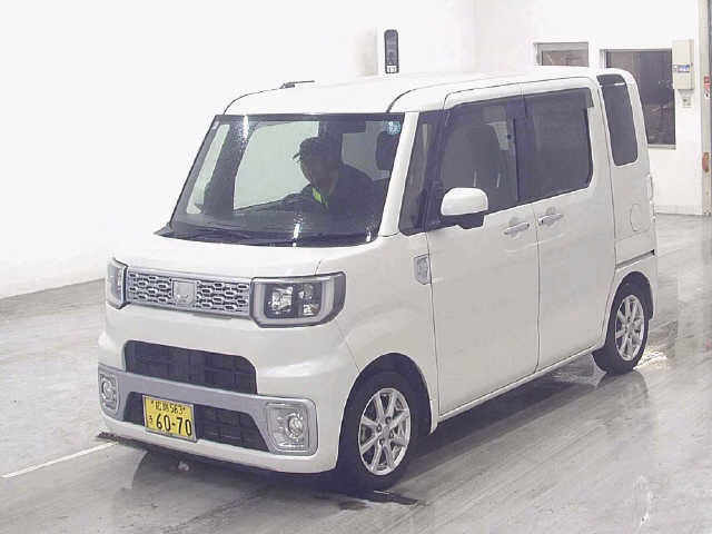 DAIHATSU WAKE