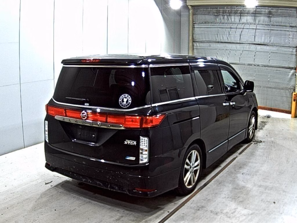 NISSAN ELGRAND