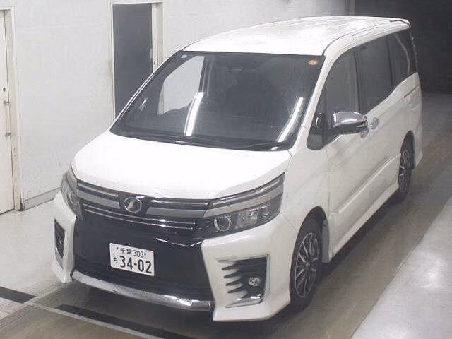 TOYOTA VOXY