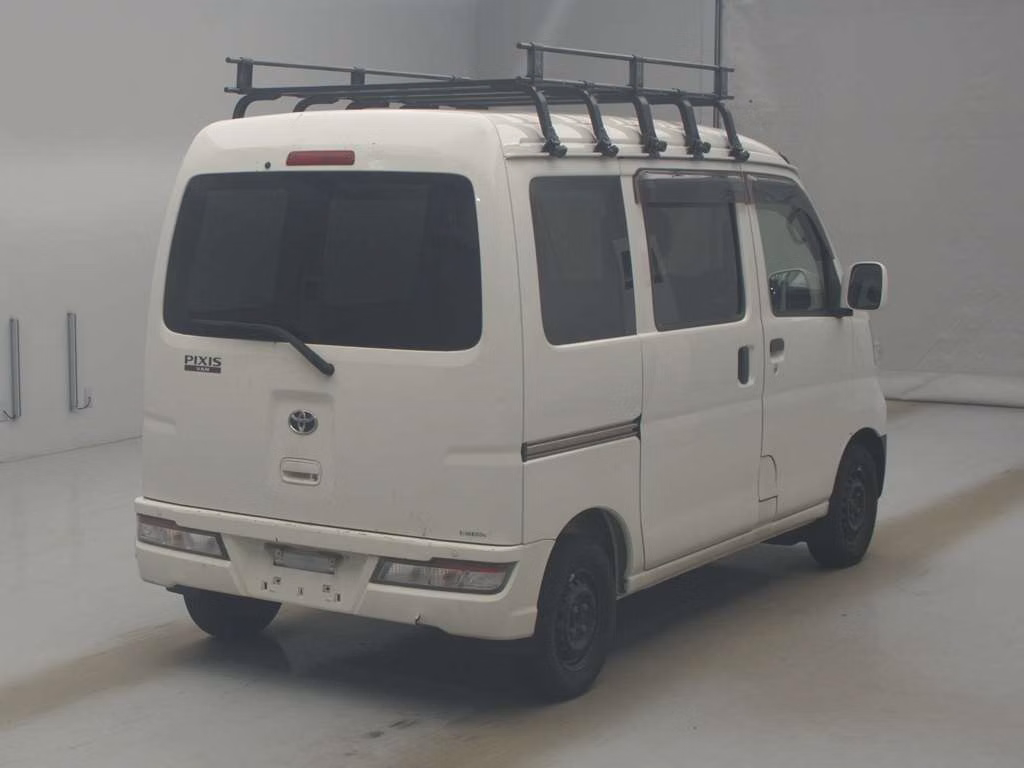 TOYOTA PIXIS VAN