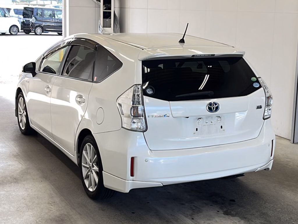 TOYOTA PRIUS ALPHA
