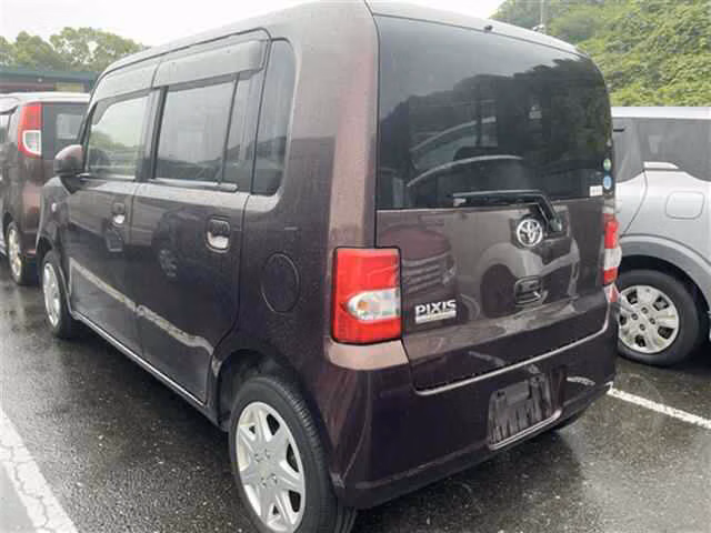 TOYOTA PIXIS SPACE