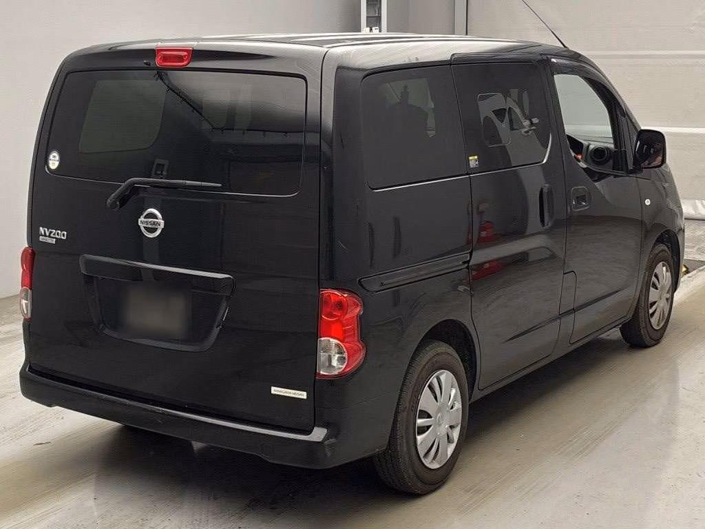NISSAN NV200