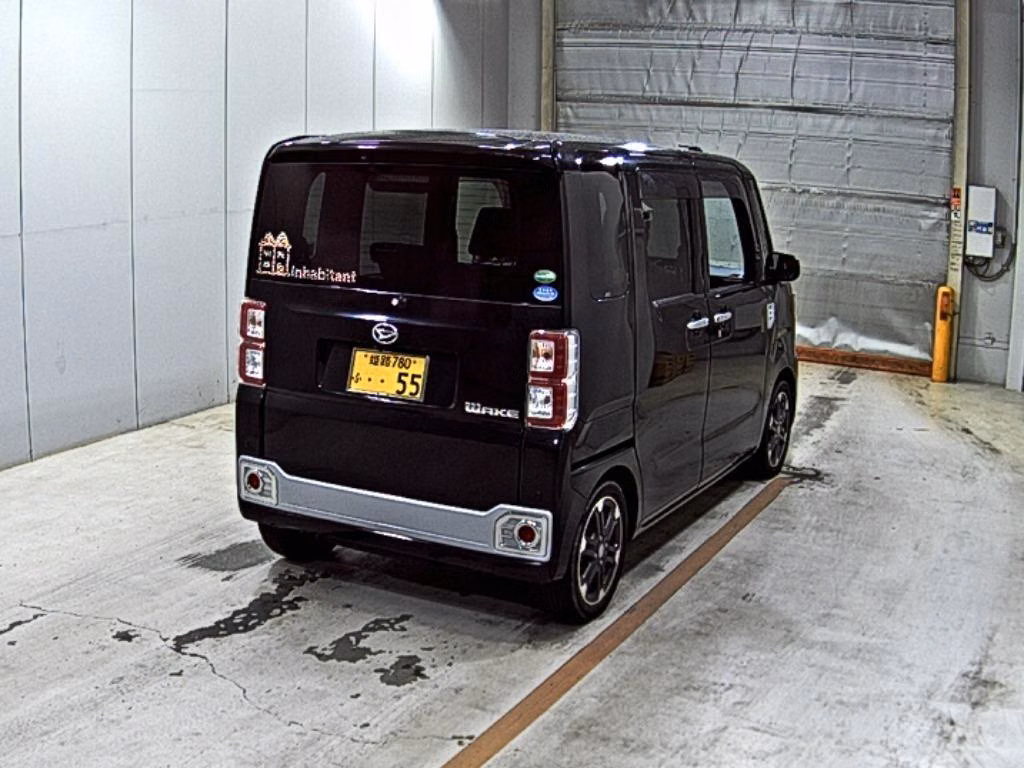 DAIHATSU WAKE
