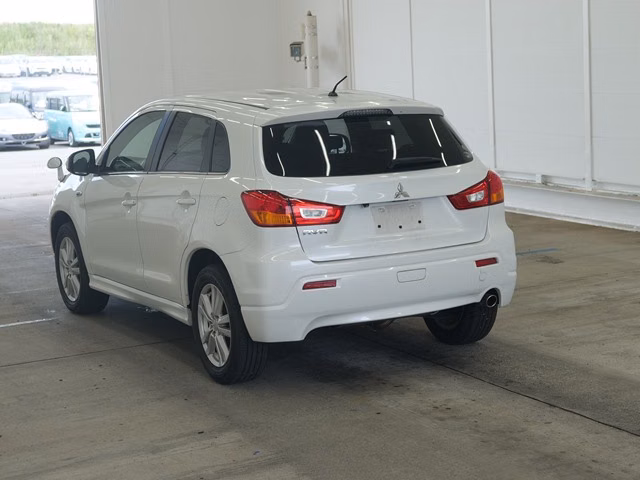 MITSUBISHI RVR
