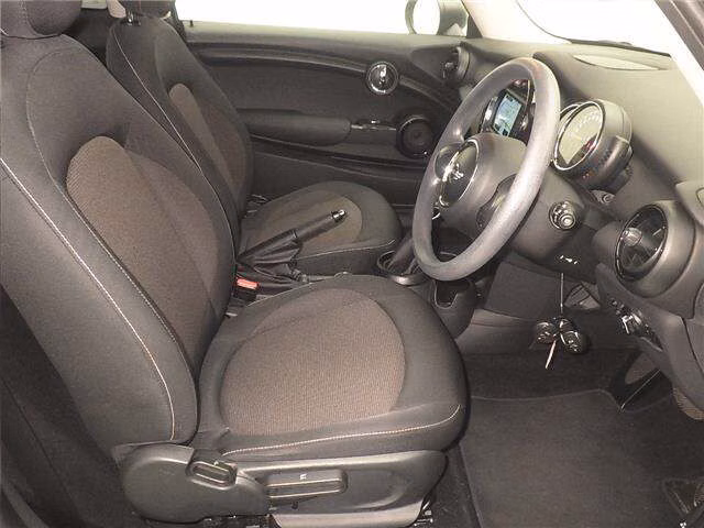 MINI HATCH