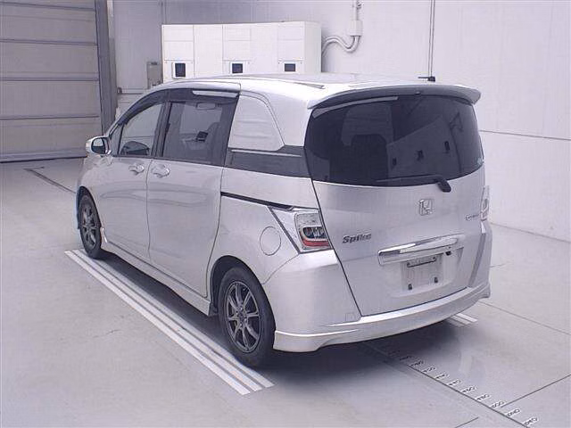 HONDA FREED SPIKE