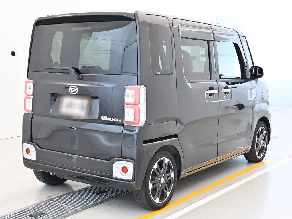 DAIHATSU WAKE