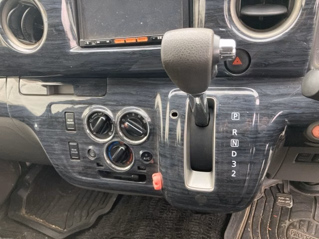 NISSAN NV350 CARAVAN
