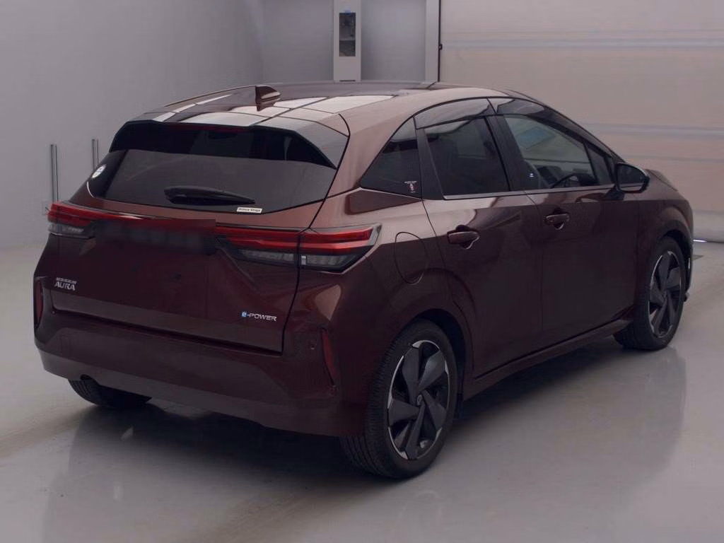 NISSAN AURA