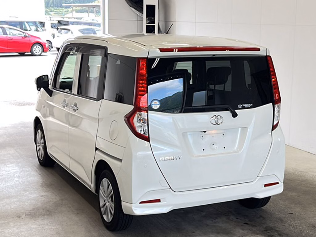 TOYOTA ROOMY