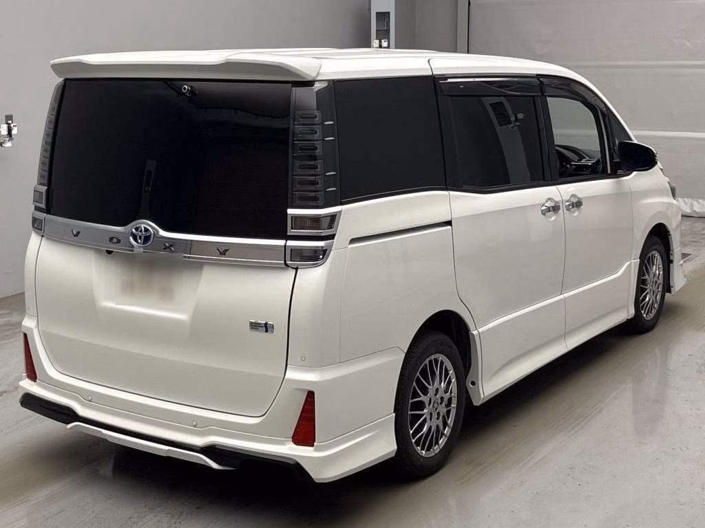 TOYOTA VOXY