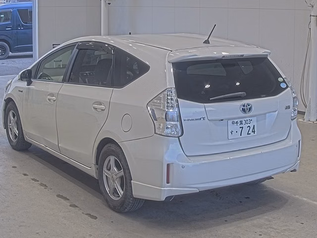 TOYOTA PRIUS ALPHA