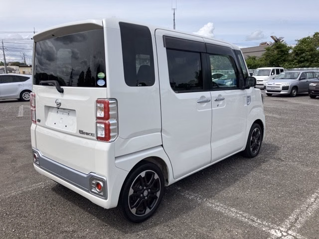DAIHATSU WAKE