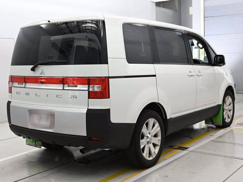 MITSUBISHI DELICA D:5