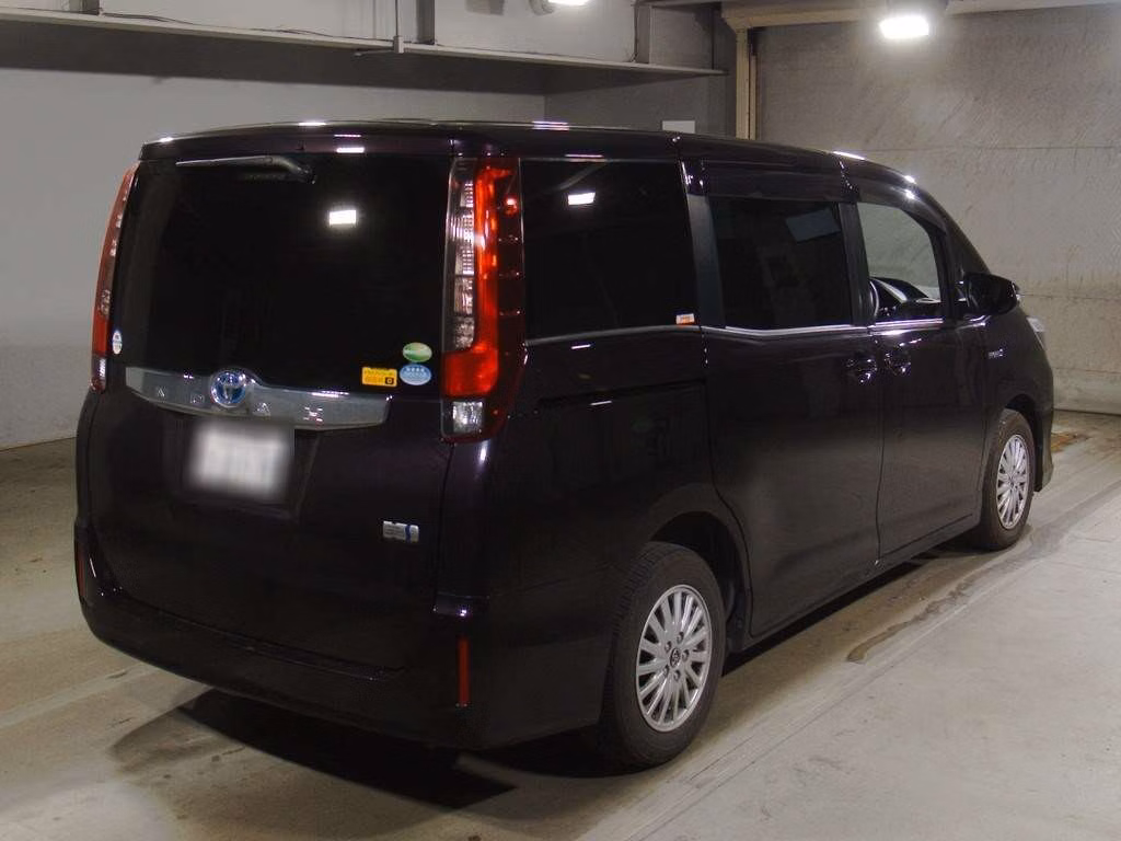 TOYOTA NOAH