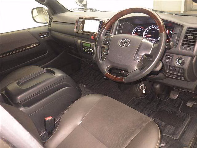 TOYOTA REGIUS ACE