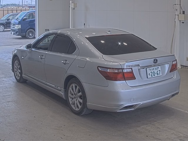 LEXUS LS600H