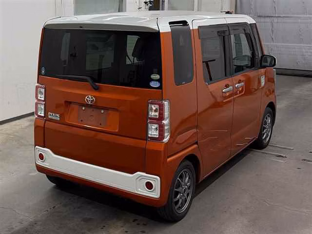 TOYOTA PIXIS MEGA
