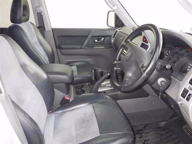 MITSUBISHI PAJERO