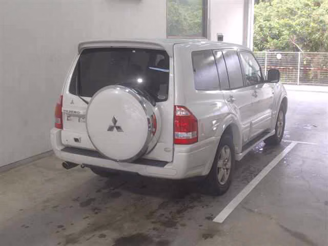 MITSUBISHI PAJERO