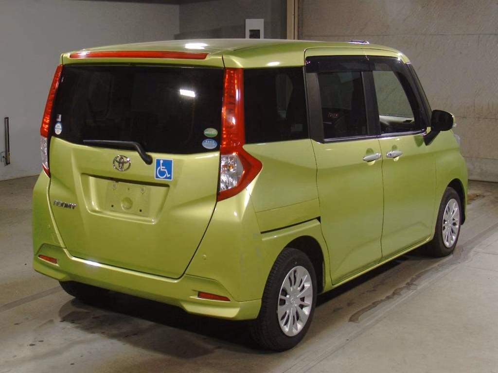 TOYOTA ROOMY