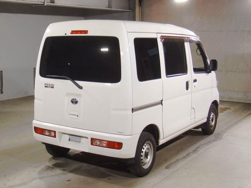 TOYOTA PIXIS VAN