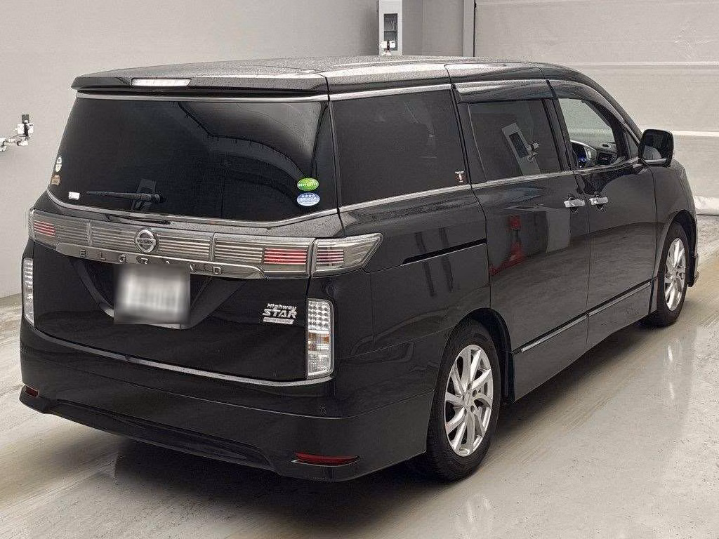 NISSAN ELGRAND