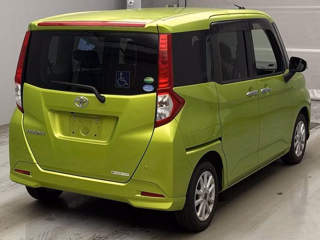 TOYOTA ROOMY