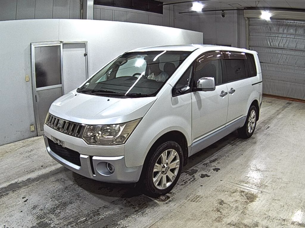MITSUBISHI DELICA D:5