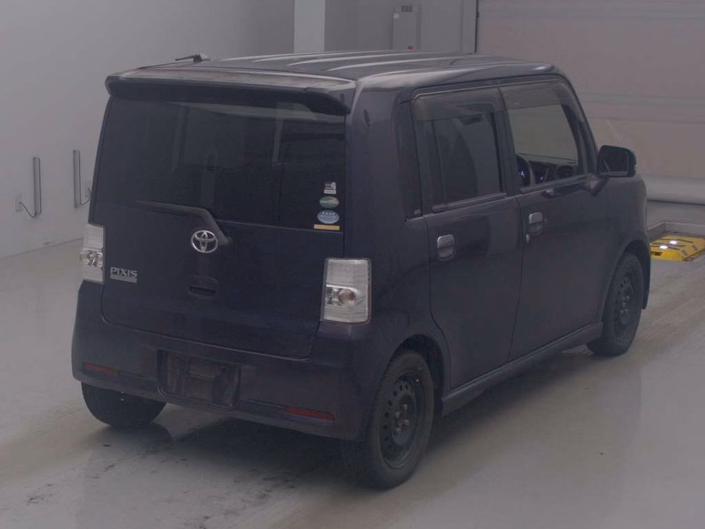 TOYOTA PIXIS SPACE