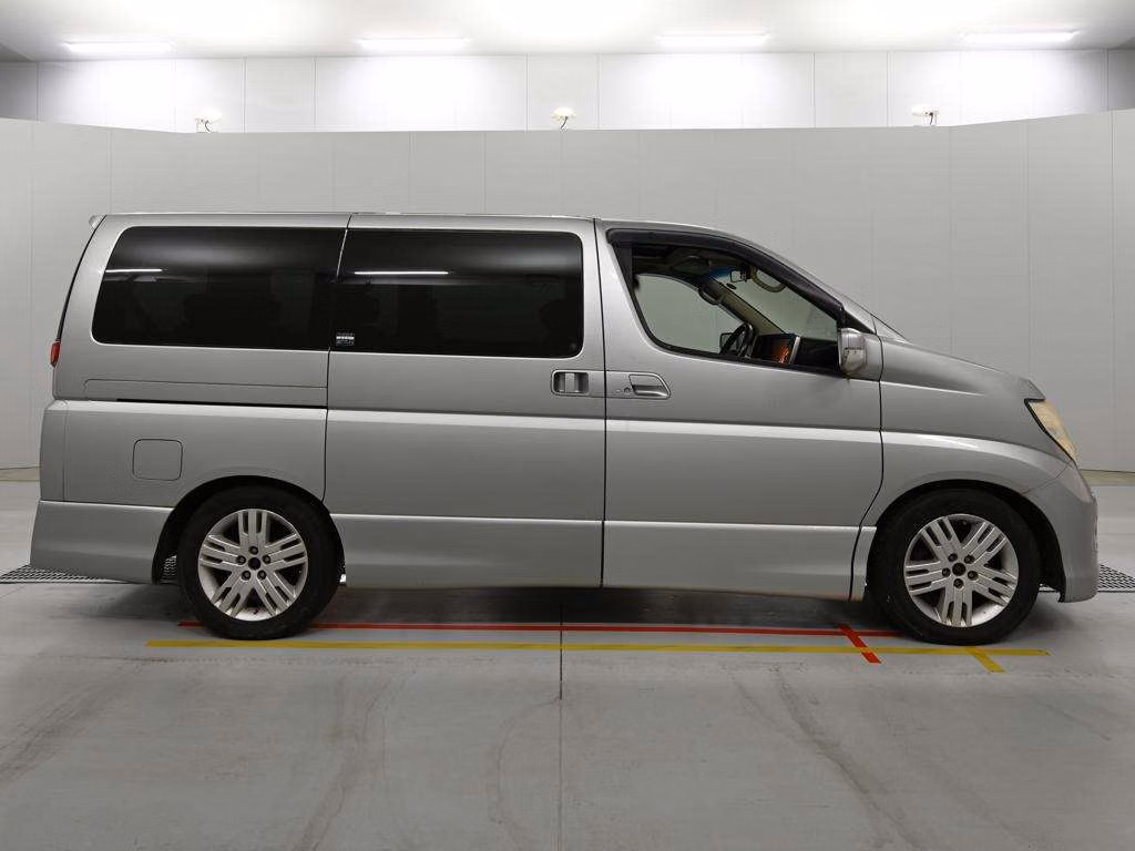 NISSAN ELGRAND